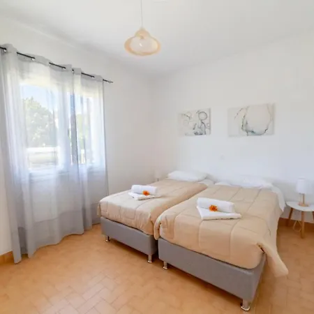 Elizabeth By Antigone