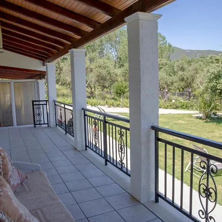 Elizabeth By Antigone *