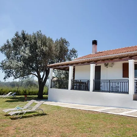 Elizabeth By Antigone * Halikounas