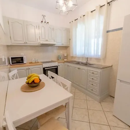 Holiday home Elizabeth By Antigone *